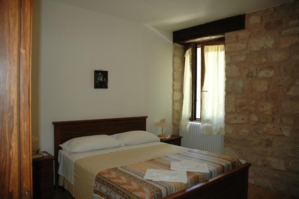 La Mola Maringalli Pension Cascia Kamer foto